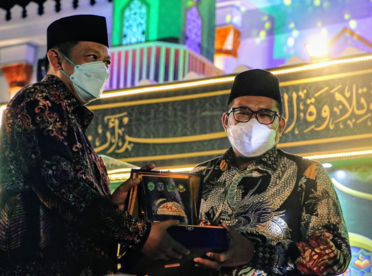 8BD6C17A-E6B7-40BF-AE1B-7C7869450200 8BD6C17A E6B7 40BF AE1B 7C7869450200