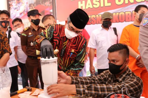 Ketua BNK Kasmidi Bulang Apresisasi Jerih Payah Polres Kutim Dalam Mengungkap Peredaran Narkoba Jenis Shabu 4 Kg 1 0AE7496A 9613 4619 8DD5 9DB08BD3ED0B