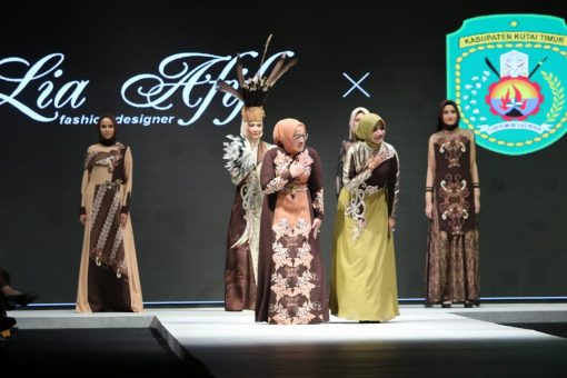 Batik Khas Kutim Wakaroros Kembali Tampil Diajang Indonesia Fashion Week