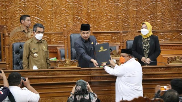 Sampaikan Raperda Perlindungan