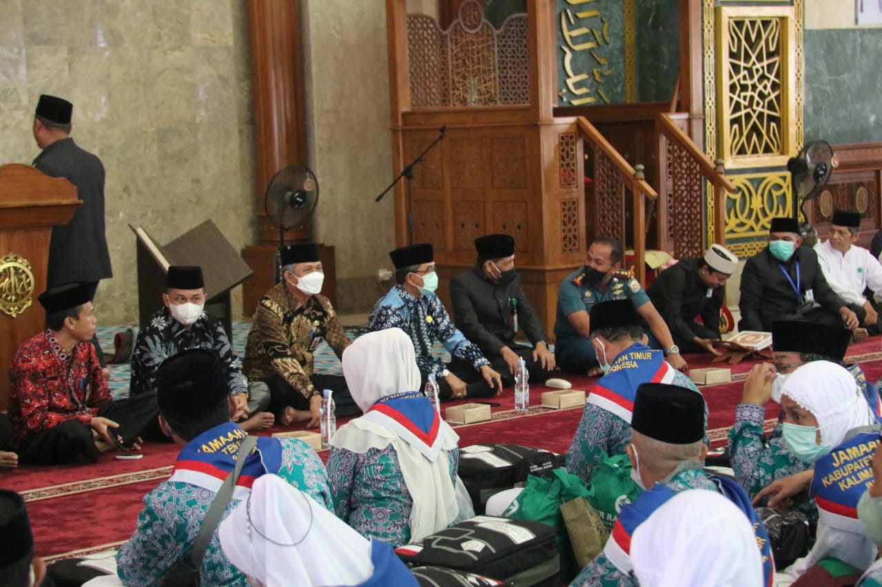 83 Jemaah Haji Kutim Berangkat Ke Tanah Suci Mekkah, Ketua DPRD Kutim Hadiri Pelepasan
