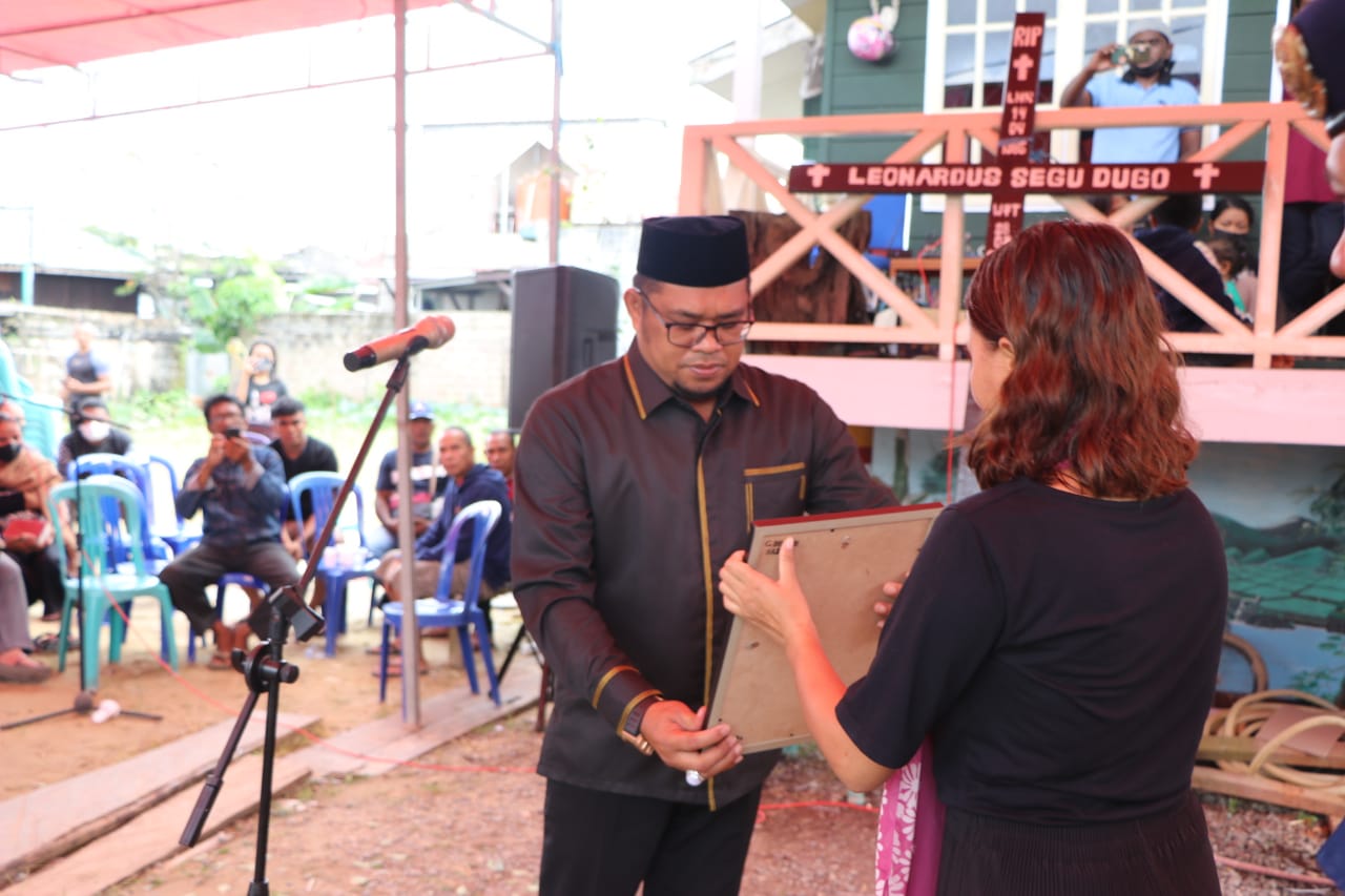 Jenazah Anggota Damkar Kutim Dilepas Secara Kedinasan, Oleh Wabup Kasmidi Bulang