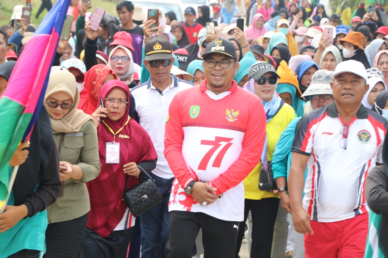 Ikuti Jalan Santai Ribuan Warga Kaliorang Tumpah Ruah Semarakkan HUT ke - 77 Republik Indonesia