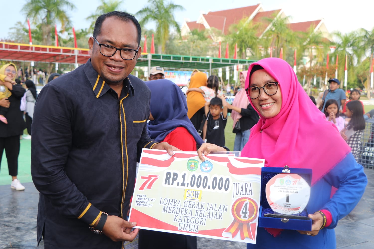 Kategori Pemenang Lomba Gerak Jalan Di Umumkan di Pesta Rakyat