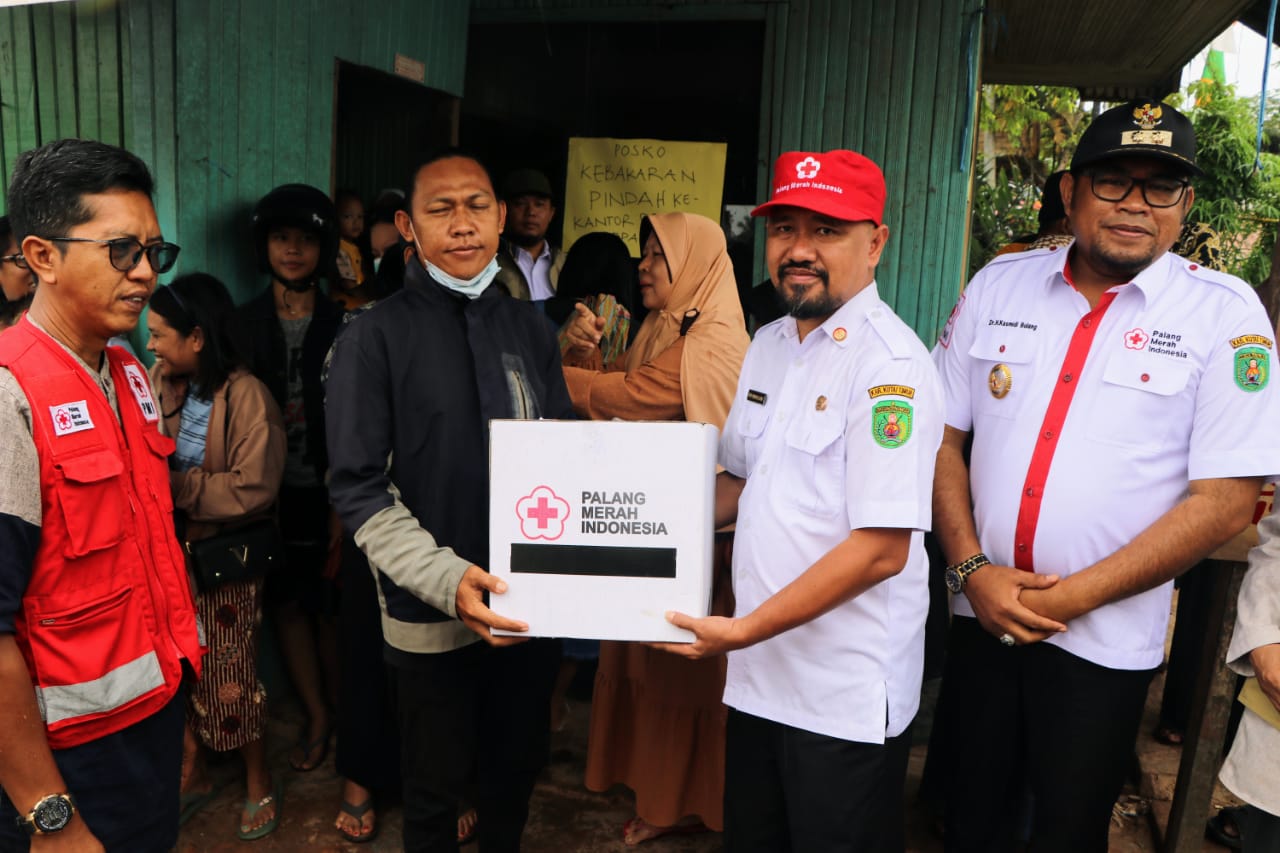 Sebanyak 53 Paket Bantuan Korban Kebakaran Kec. Bengalon di Salurkan PMI Kabupaten Kutai Timur