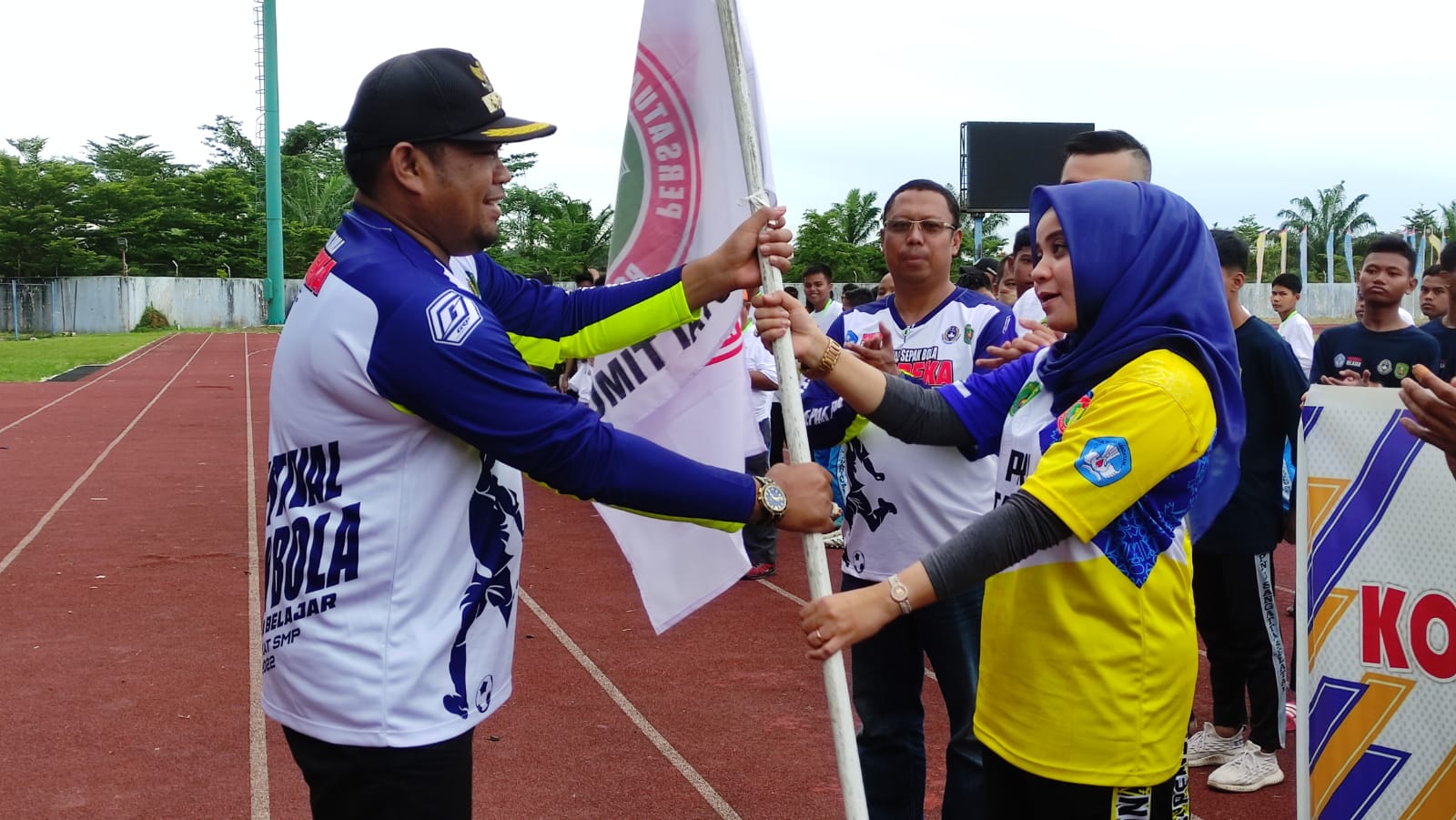 Wakil Bupati Kutim Resmi Buka Festival Sepak Bola Merdeka Belajar 2022 Tingkat Pelajar SMP Se-Kabupaten Kutim