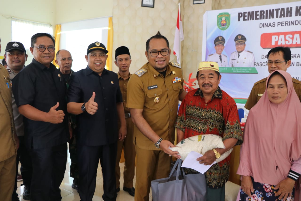 Tahap Pertama Sebanyak 1500 Paket Untuk Pasar Murah Menyasar Warga Kecamatan Sangkulirang , Wabup Kasmidi ; Semata – mata Demi Meringangkan Beban Masyarakat