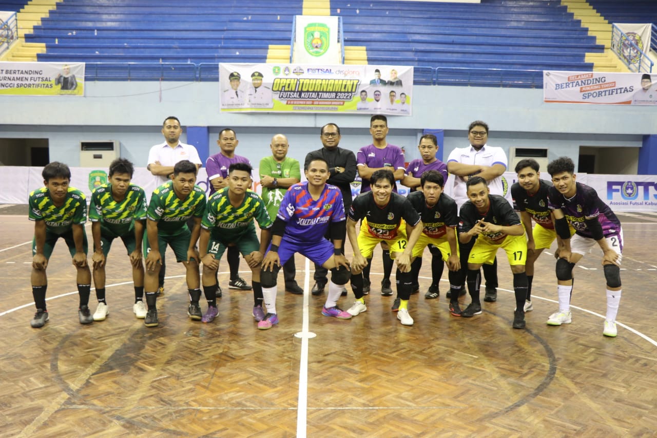 Wabup Kasmidi Buka Turnamen Futsal di GOR Kudungga