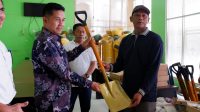 DLH Kutim Terima Bantuan Sarpras dari Ketua DPRD