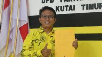 Mantan Kades Selangkau Hasbullah Kembalikan Formulir Bacaleg Partai Golkar Kutim