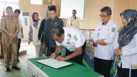 Wabup Kasmidi Minta Para Kades Jaga Iklim Investasi dan Tidak Tinggal Diam Jika Terjadi Kerusakan Lingkungan Yang Ditimbulkan Oleh Perusahaan