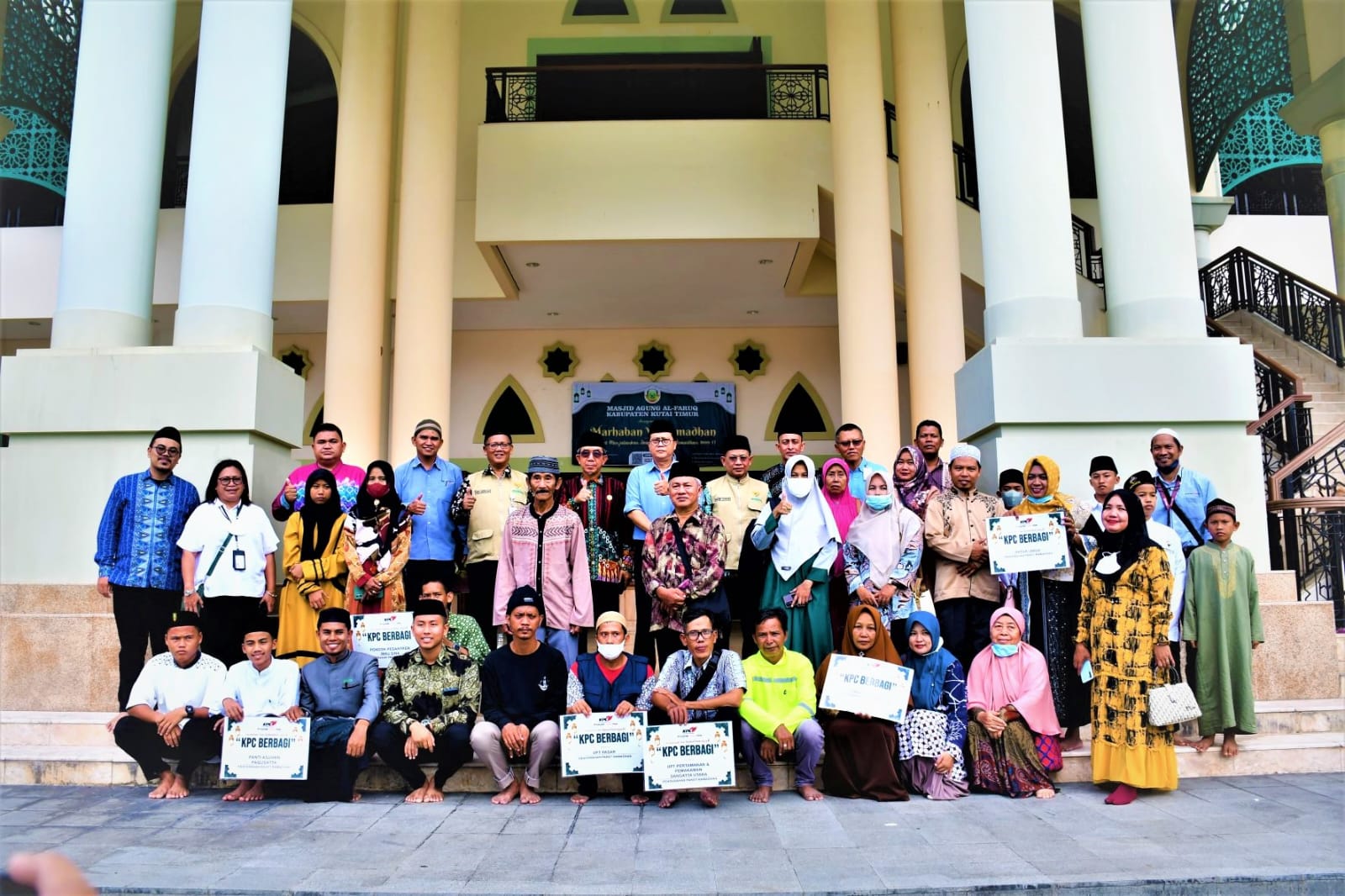3,800 Paket Ramadhan Disalurkan KPC Kepada Masyarakat Sekitar Perusahaan Yang Disaksikan Bupati Kutim