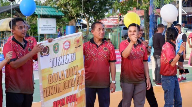 Ketua DPRD Kutim Hadiri Pembukaan Turnamen Bola Voli Dandim Cup 2023