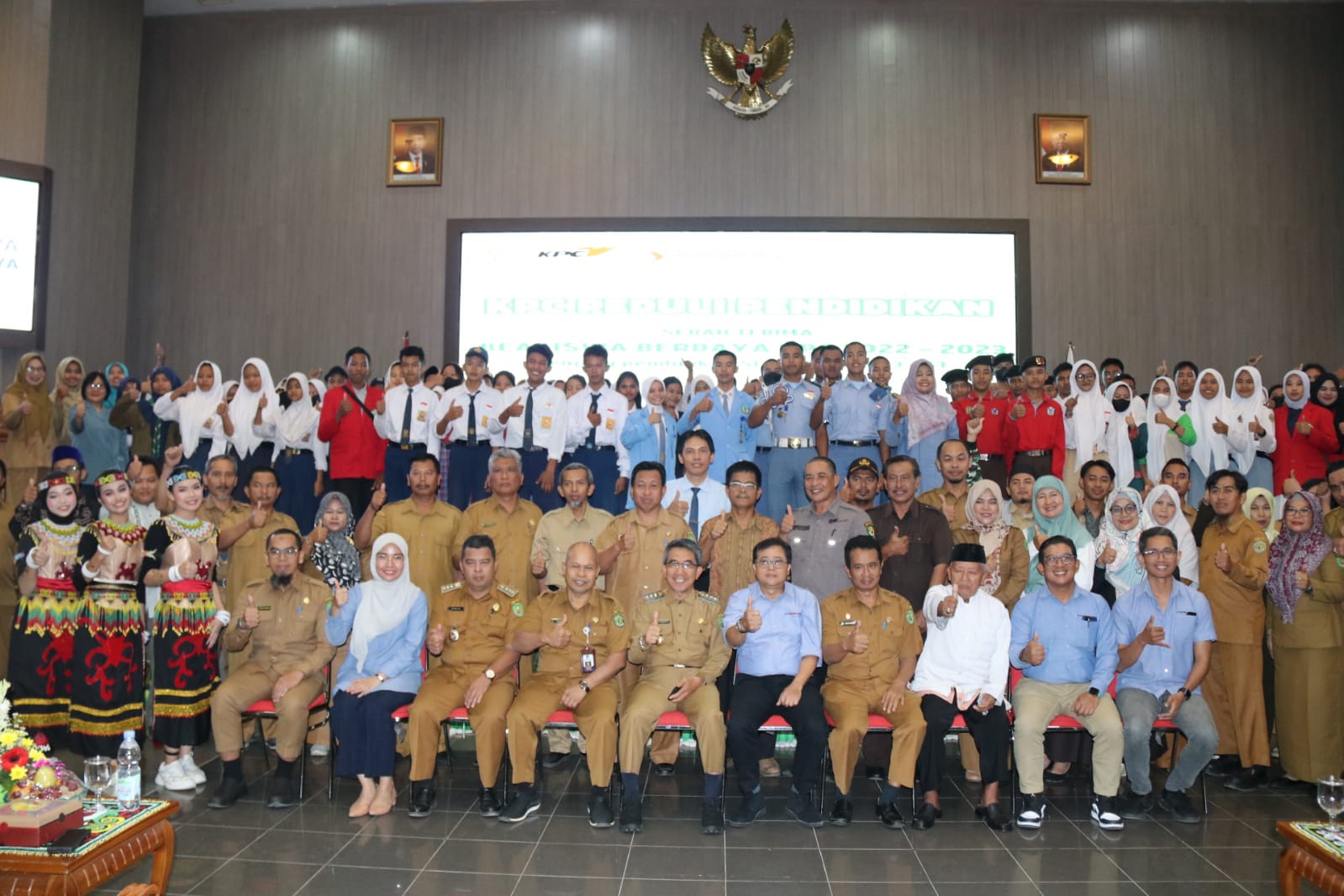 PT KPC Salurkan Beasiswa Berdaya Untuk 201 Penerima di Kutim