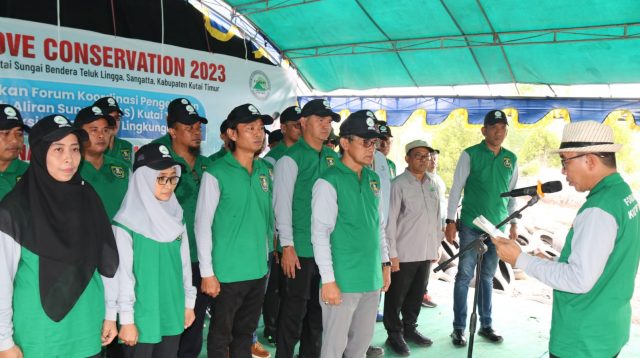 Tanam 6.000 Bibit Mangrove, FK-DAS Kutim Ingin Tingkatkan Kualitas DAS Dengan Mensinergikan Kawasan Hilir dan Hulu