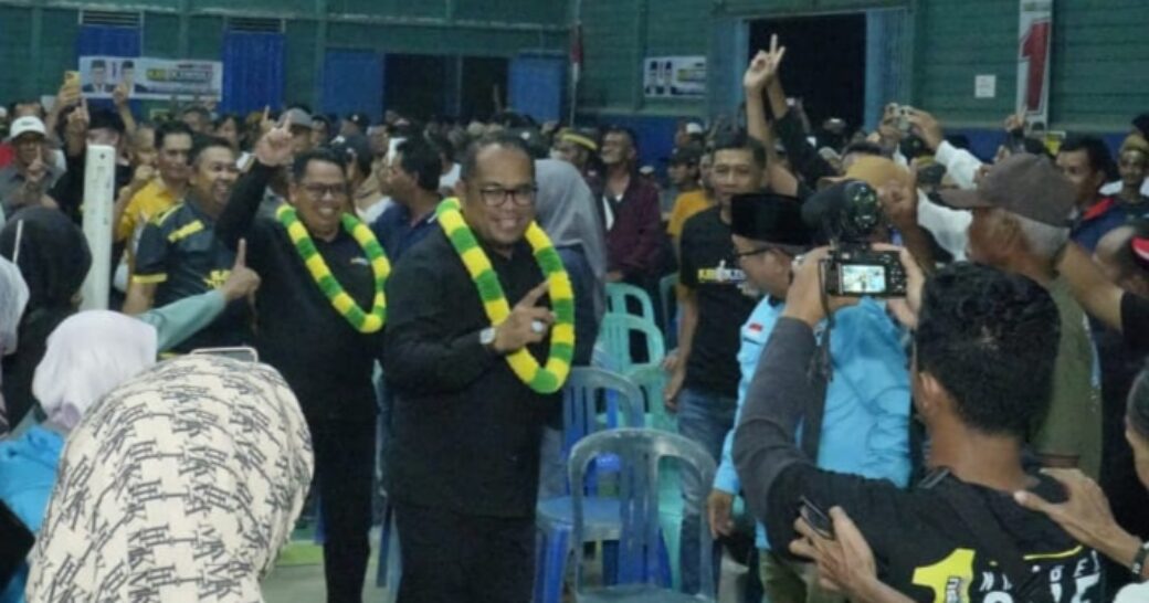 Dihadapan Warga Sangkulirang, KB-Kinsu Paparkan Program Bangun Pasar hingga Buku Sekolah Gratis